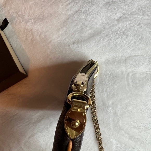 Louis Vuitton Pochette Milla MM Monogrammed Wallet - Picture 8 of 10